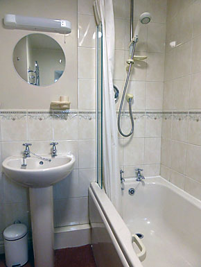 Ground floor bathroom - Tethera